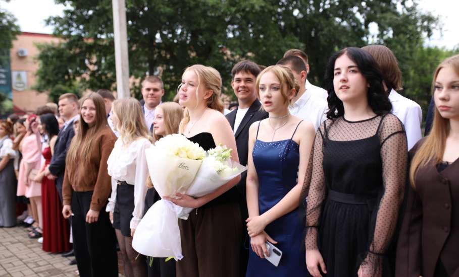 В школах города прошли торжественные церемонии вручения аттестатов выпускникам 9‑х классов!