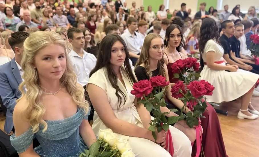 В школах города прошли торжественные церемонии вручения аттестатов выпускникам 9‑х классов!