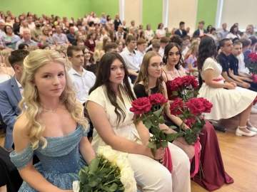 В школах города прошли торжественные церемонии вручения аттестатов выпускникам 9‑х классов!