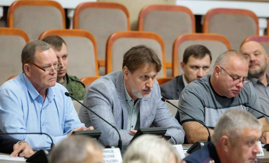 Игорь Артамонов: &laquo;Ситуацию с бензином сегодня обсудили на заседании оперативного штаба.&raquo;