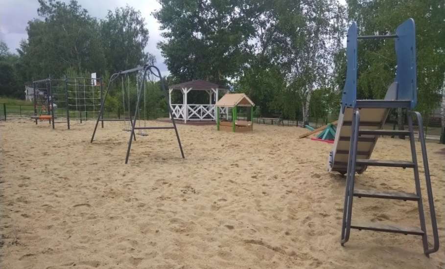 В Елецком районе обустроены детские спортивно-игровые площадки
