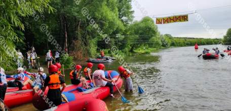 На реке Сосна в районе Ольшанской плотины прошли соревнования по рафтингу