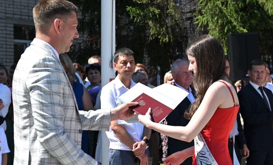 Сегодня в ГОБПОУ &laquo;ЕКИТ&raquo; прошла торжественная линейка, посвященная последнему звонку
