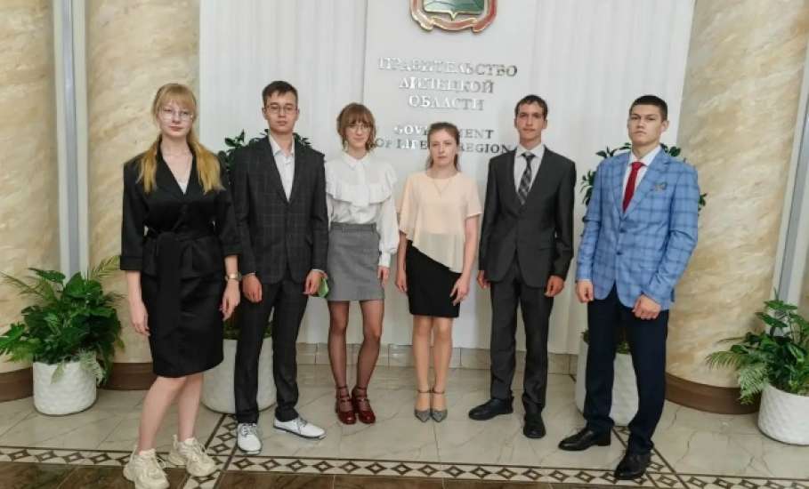 Сегодня состоялась встреча обучающихся, набравших сто баллов на ЕГЭ, с губернатором Игорем Артамоновым