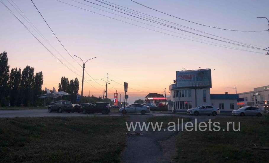 Инсайд: на 21:10 бензин есть в Ельце на Лукойле по Московскому шоссе! Приехал бензовоз!