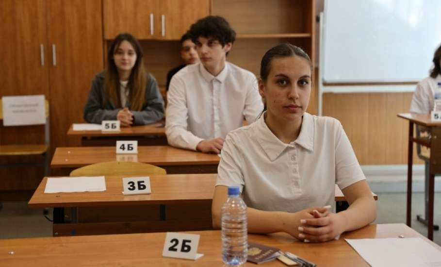 Сегодня 19 девятиклассников сдают предметы по выбору в резервный период
