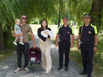 Липецкие автоинспекторы доставили в медучреждение девушку, которая родила спустя 10 минут после этого!