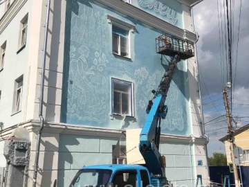 По улице Льва Толстого в центре Ельца появились кружева на фасаде дома