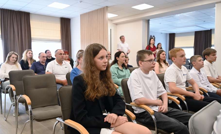 Ельчане получили свои первые паспорта