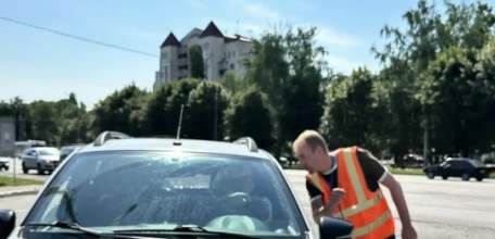 Питьевую воду будут раздавать водителям, стоящим в очереди за бензином&hellip; В Липецке