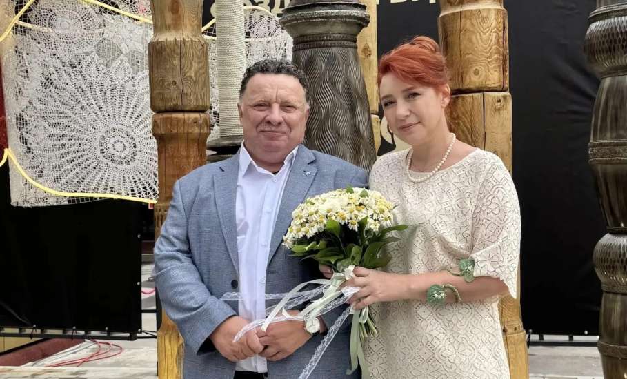 Жители Липецкой области Дмитрий Кузнецов и Елена Ярапова встретились спустя 33 года разлуки и сказали друг другу заветное &laquo;да&raquo;!