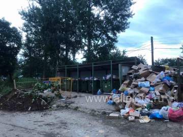 Кто совершил подкоп под площадку для сбора мусора в 7-ом микрорайоне?