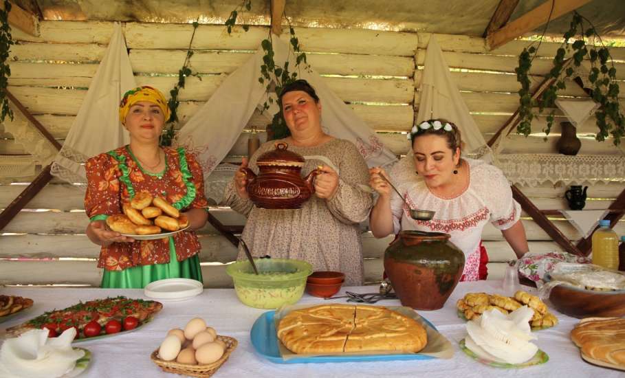 ПОЛТОННЫ БЕСПЛАТНОГО КУЛЕША НА ФЕСТИВАЛЕ "КАЗАЧЬЯ ЗАСТАВА"!