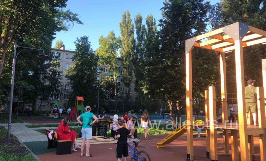 Спортивная площадка ожила по улице Свердлова в Ельце. Есть нюансы!