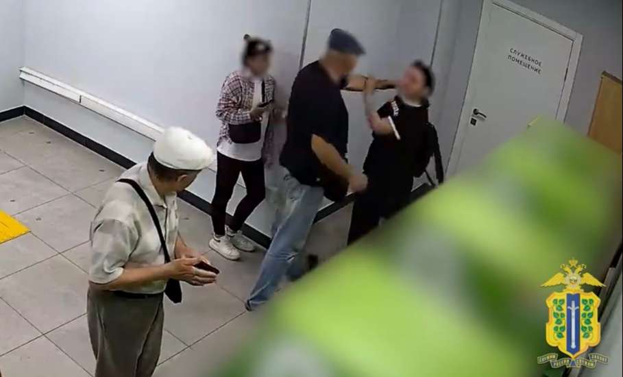 В Ельце в отношении таксиста, самовольно присвоившего телефон клиента, возбуждено уголовное дело