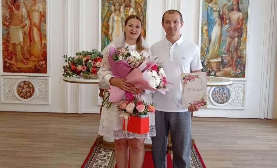 ХРУСТАЛЬНАЯ СВАДЬБА! Сегодня в елецком ЗАГСе прозвучало "Да, я выбираю тебя снова&raquo;