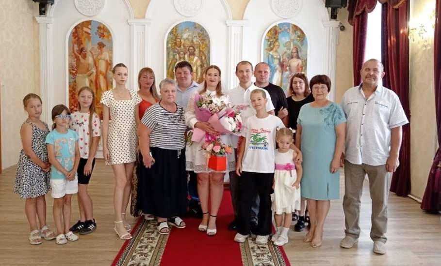 ХРУСТАЛЬНАЯ СВАДЬБА! Сегодня в елецком ЗАГСе прозвучало "Да, я выбираю тебя снова&raquo;