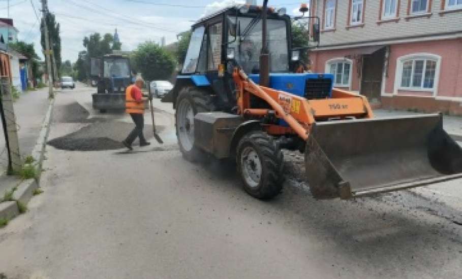 Продолжаем ямочный ремонт на улицах Ельца