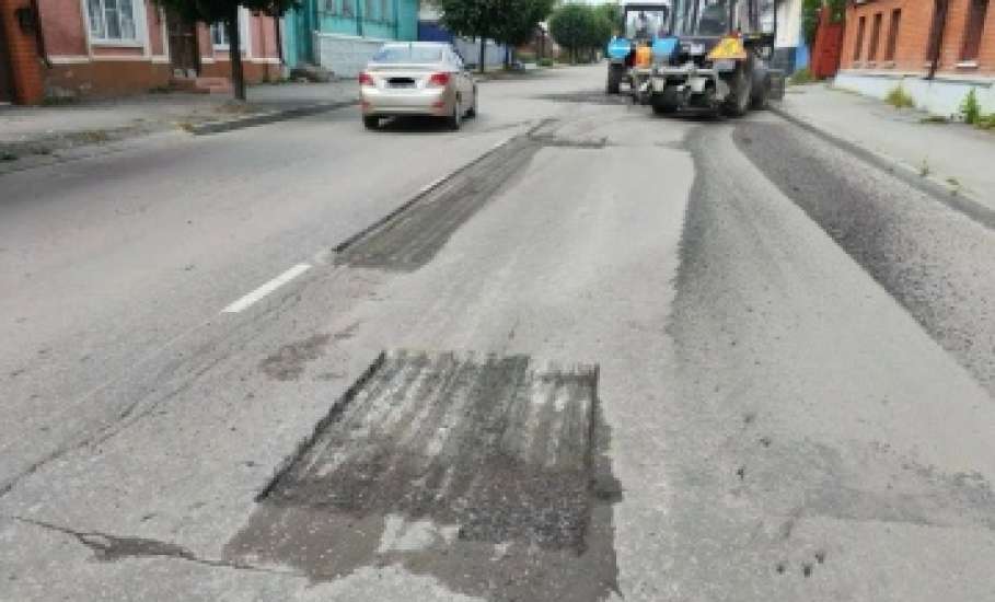 Продолжаем ямочный ремонт на улицах Ельца