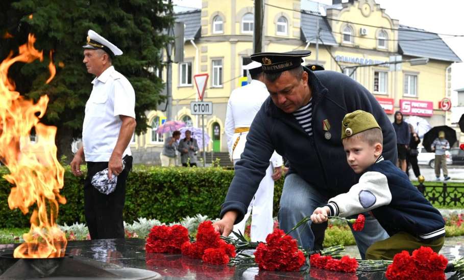 Сегодня наша страна отмечает День Военно‑Морского Флота &mdash; праздник, который по праву считается одним из самых значимых в истории нашего государства