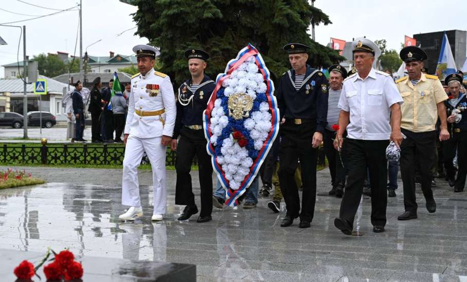 Сегодня наша страна отмечает День Военно‑Морского Флота &mdash; праздник, который по праву считается одним из самых значимых в истории нашего государства