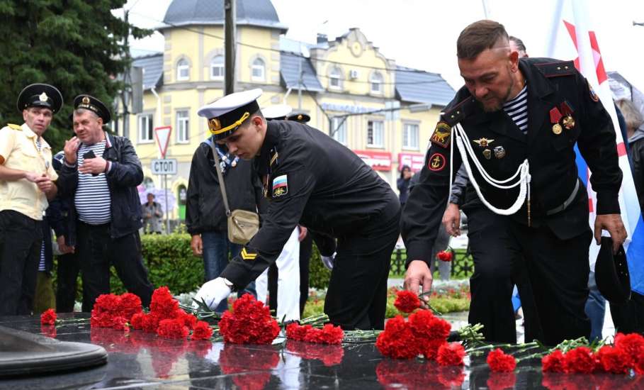 Сегодня наша страна отмечает День Военно‑Морского Флота &mdash; праздник, который по праву считается одним из самых значимых в истории нашего государства