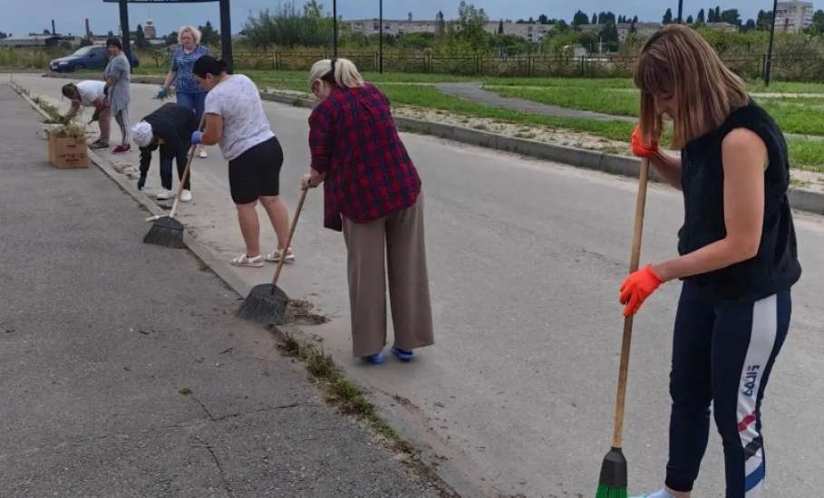 Лето в разгаре, а "трудовой десант" - в деле!