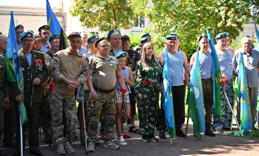 Сегодня в День Воздушно-десантных войск поздравляю воинов-десантников, ветеранов и тех, кто служил в &laquo;крылатой пехоте&raquo;