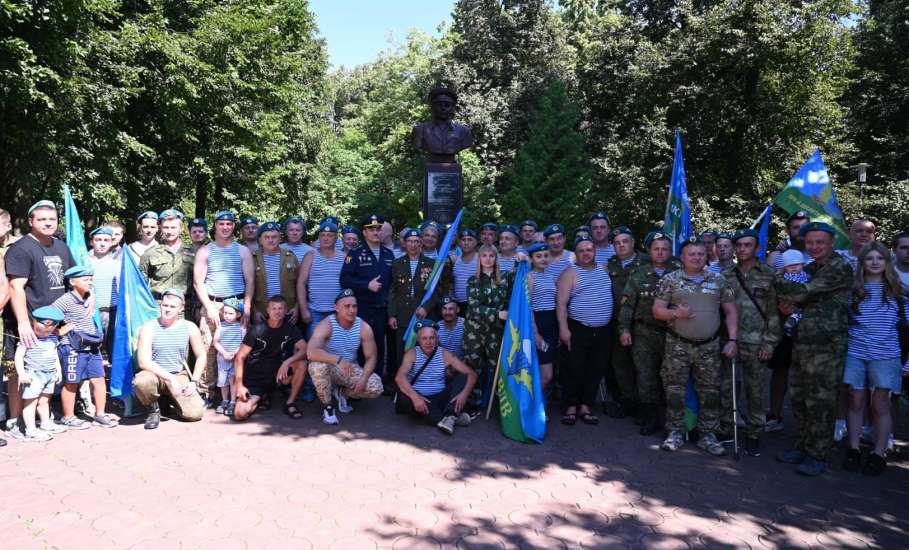 Сегодня в День Воздушно-десантных войск поздравляю воинов-десантников, ветеранов и тех, кто служил в &laquo;крылатой пехоте&raquo;