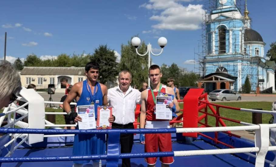 1 августа в Центральном парке села Красное в рамках празднования Дня Краснинского округа состоялись матчевые встречи по боксу