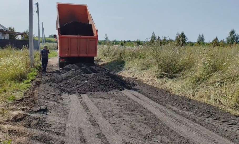 По многочисленным обращениям жителей сегодня МБУ &laquo;Благоустройство&raquo; выполнило отсыпку улицы Владимирской асфальтовой срезкой