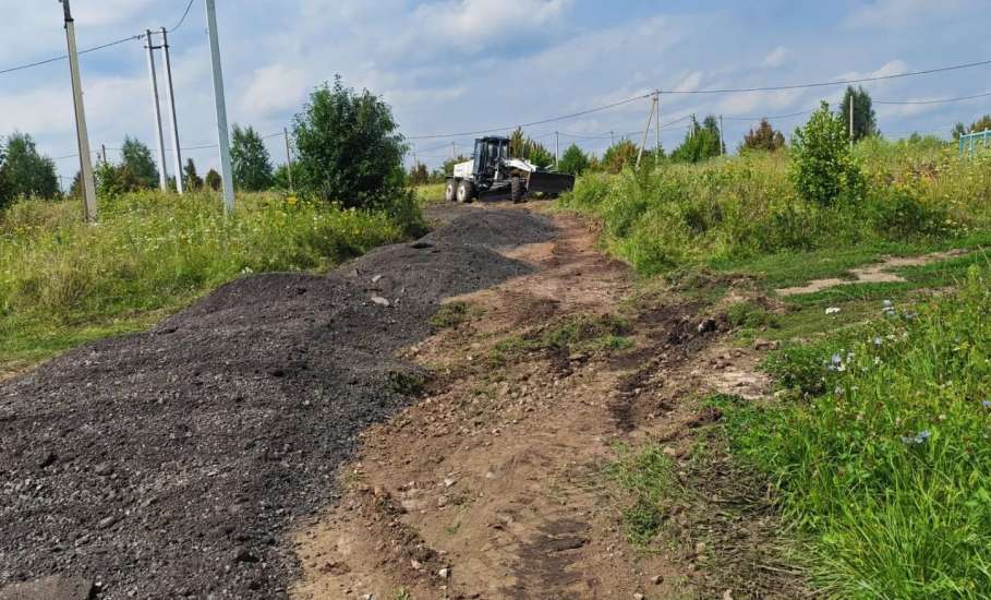 Продолжаются работы по отсыпке дорог асфальтовой срезкой