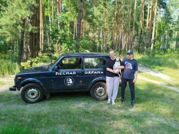 Заблудившихся мужчину, женщину и собачку лесники вывели из Добровского леса