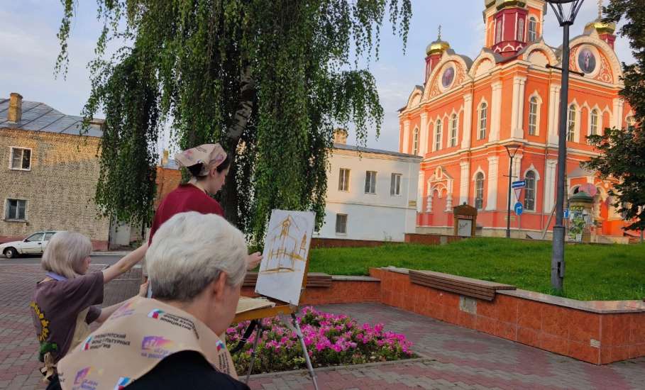 Пленэр в Ельце начал свою работу!