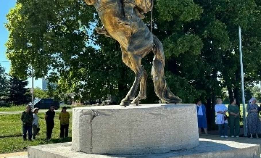 Сегодня мы отмечаем День строителя - праздник людей, чей труд является фундаментом благополучия нашего округа, региона и всей страны