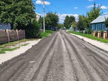 Продолжается отсыпка улиц срезкой по заявкам граждан.