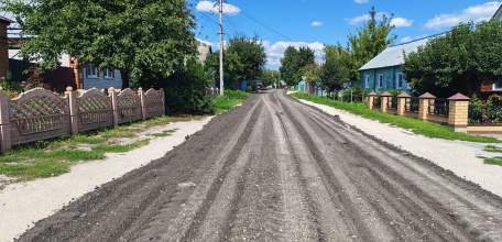 Продолжается отсыпка улиц срезкой по заявкам граждан.