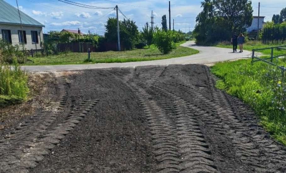 Продолжается отсыпка улиц срезкой Работы по отсыпке улиц срезкой продолжаются