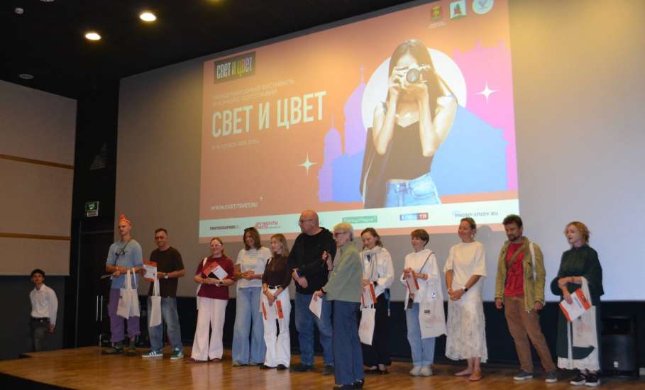 В Ельце стартовал III Международный фестиваль фотографии &laquo;СВЕТ И ЦВЕТ&raquo;