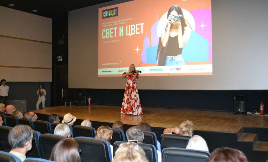 В Ельце стартовал III Международный фестиваль фотографии &laquo;СВЕТ И ЦВЕТ&raquo;