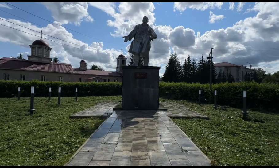 Благодаря инициативе депутата Ольги Карасевой привели в порядок сквер Ленина на улице Вермишева