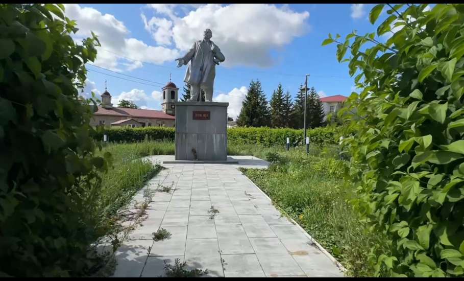 Благодаря инициативе депутата Ольги Карасевой привели в порядок сквер Ленина на улице Вермишева