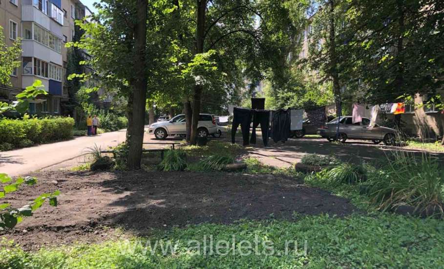 Что за самоуправство происходит во дворе дома 103Б, по улице Коммунаров?