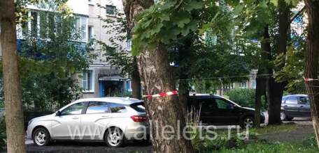 Что за самоуправство происходит во дворе дома 103Б, по улице Коммунаров?