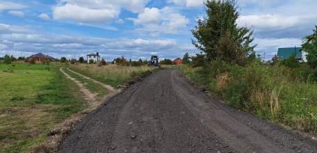 Продолжается работа по отсыпке дорог в Ельце!