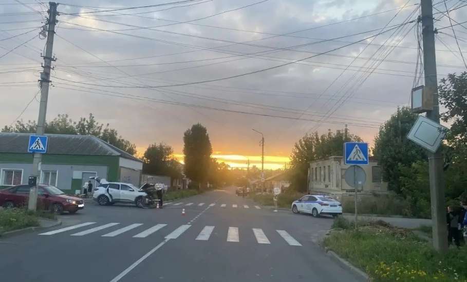 Снова госпитализирован человек при ДТП в Ельце!