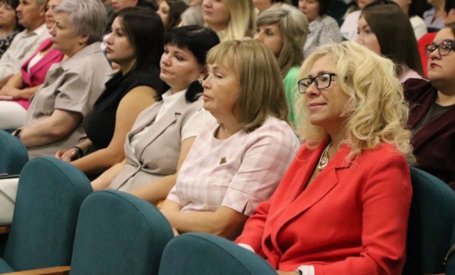 В преддверии нового учебного года на базе МБОУ СШ п. Ключ Жизни состоялось значимое событие &mdash; традиционная августовская педагогическая конференция