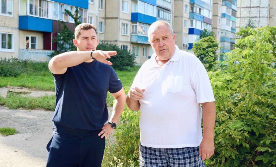 Владимир Сериков: &laquo;В рамках своей депутатской деятельности встретился с жителями сразу нескольких дворов Ельца по улицам Пушкина и Костенко&raquo;