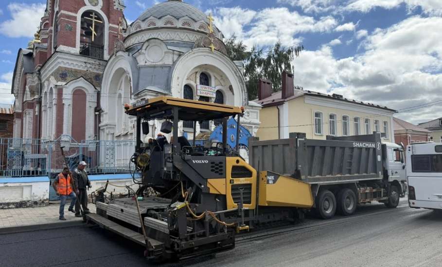 На улице Советской уже приступили к укладке нового асфальта!