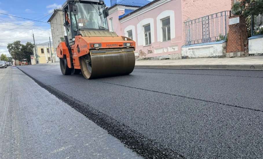 На улице Советской уже приступили к укладке нового асфальта!